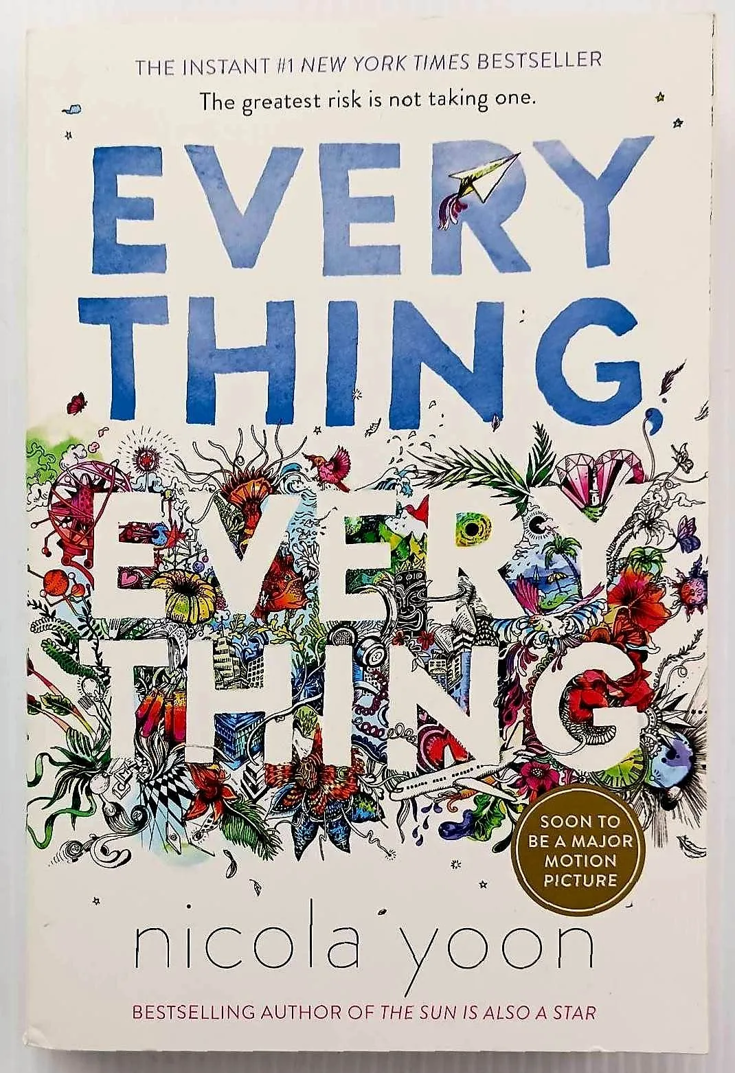 EVERYTHING, EVERYTHING - Nicola Yoon