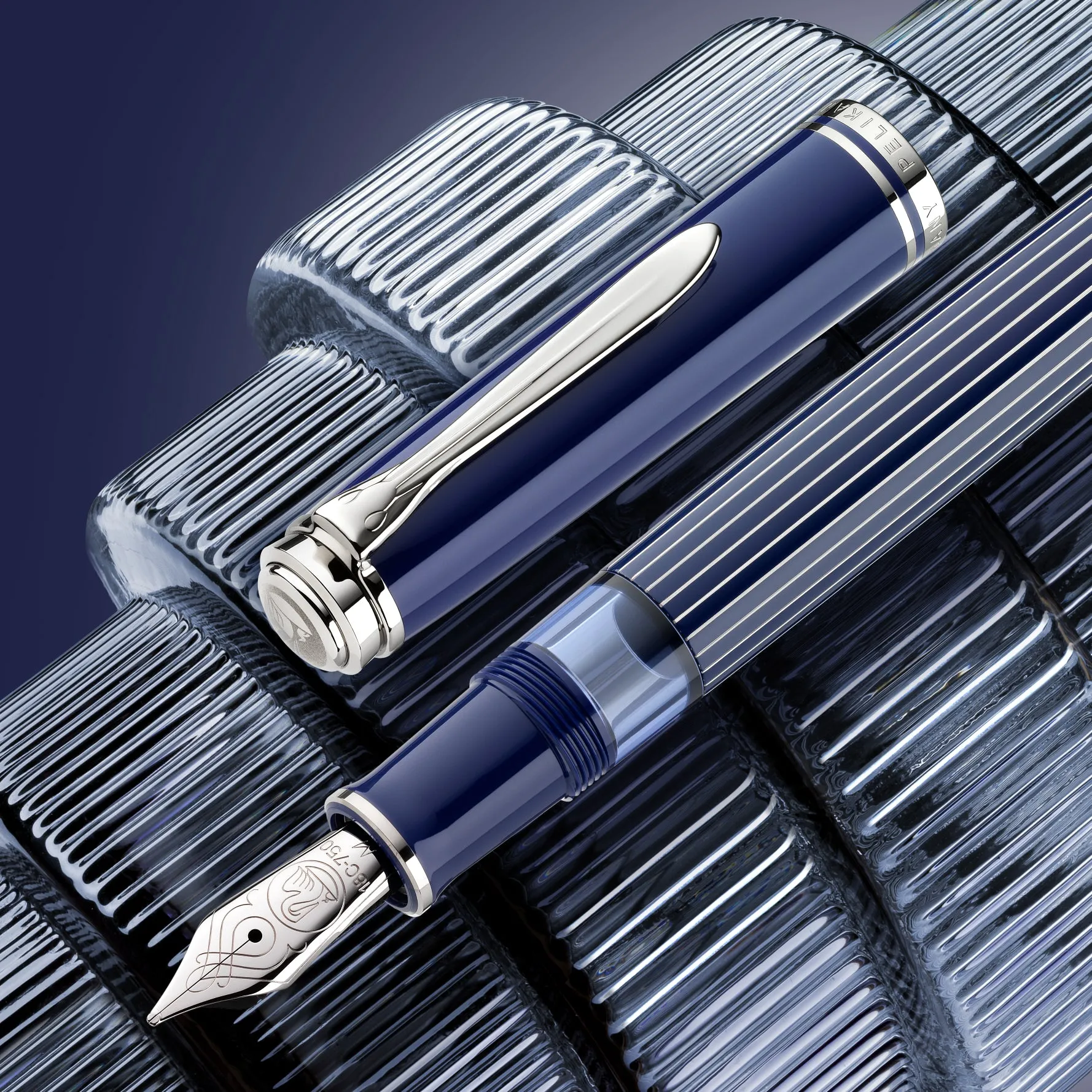 Pelikan - Fountain Pen - Souvern M815 - Metal Striped Blue