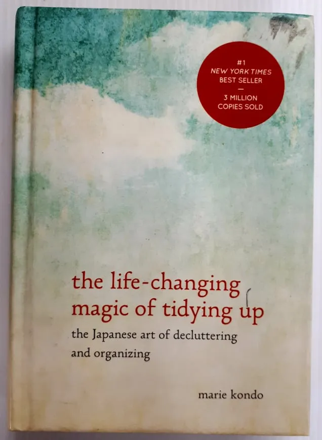THE LIFE CHANGING MAGIC OF TIDYING UP - Marie Kondo