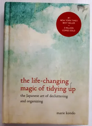 THE LIFE CHANGING MAGIC OF TIDYING UP - Marie Kondo