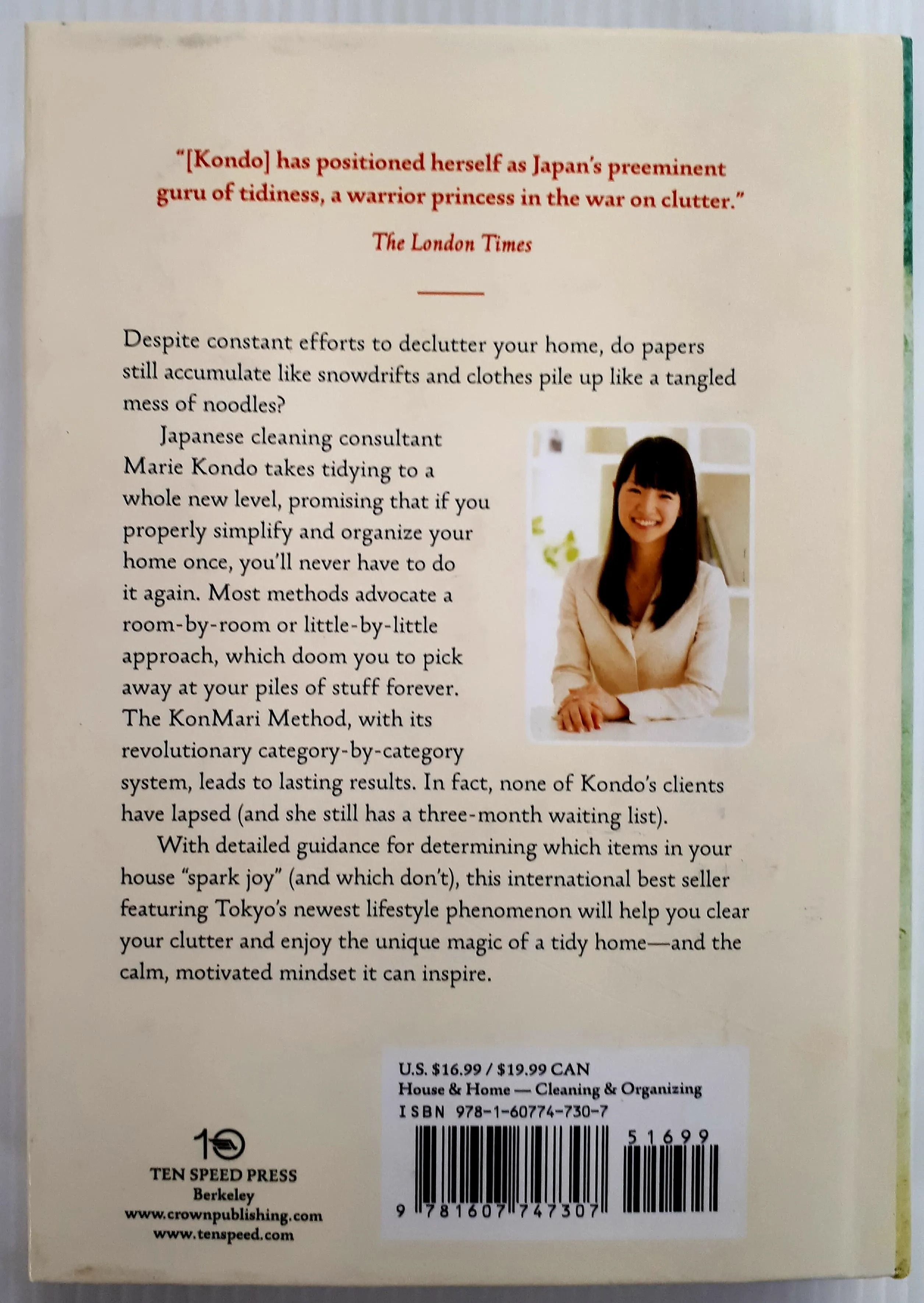 THE LIFE CHANGING MAGIC OF TIDYING UP - Marie Kondo