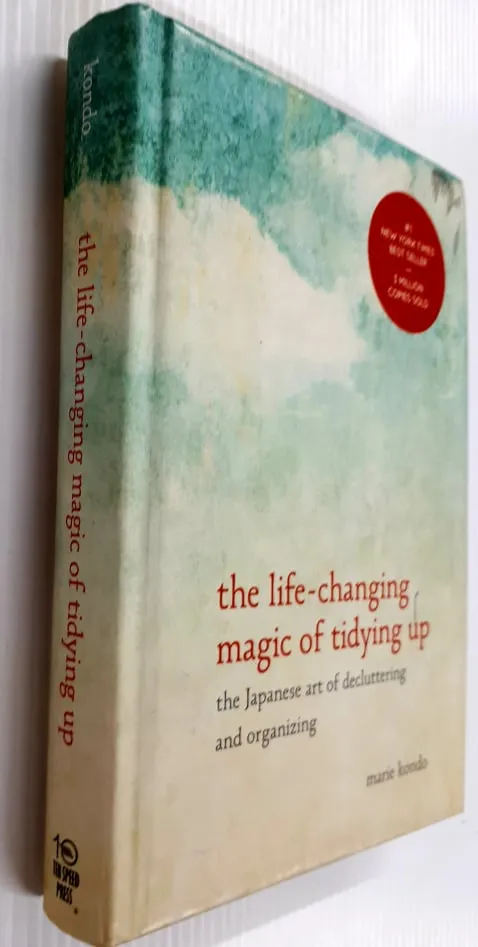 THE LIFE CHANGING MAGIC OF TIDYING UP - Marie Kondo